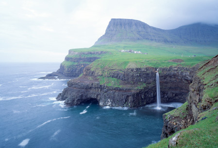 Cliffs-and-sea-in-Faroe-Islands
